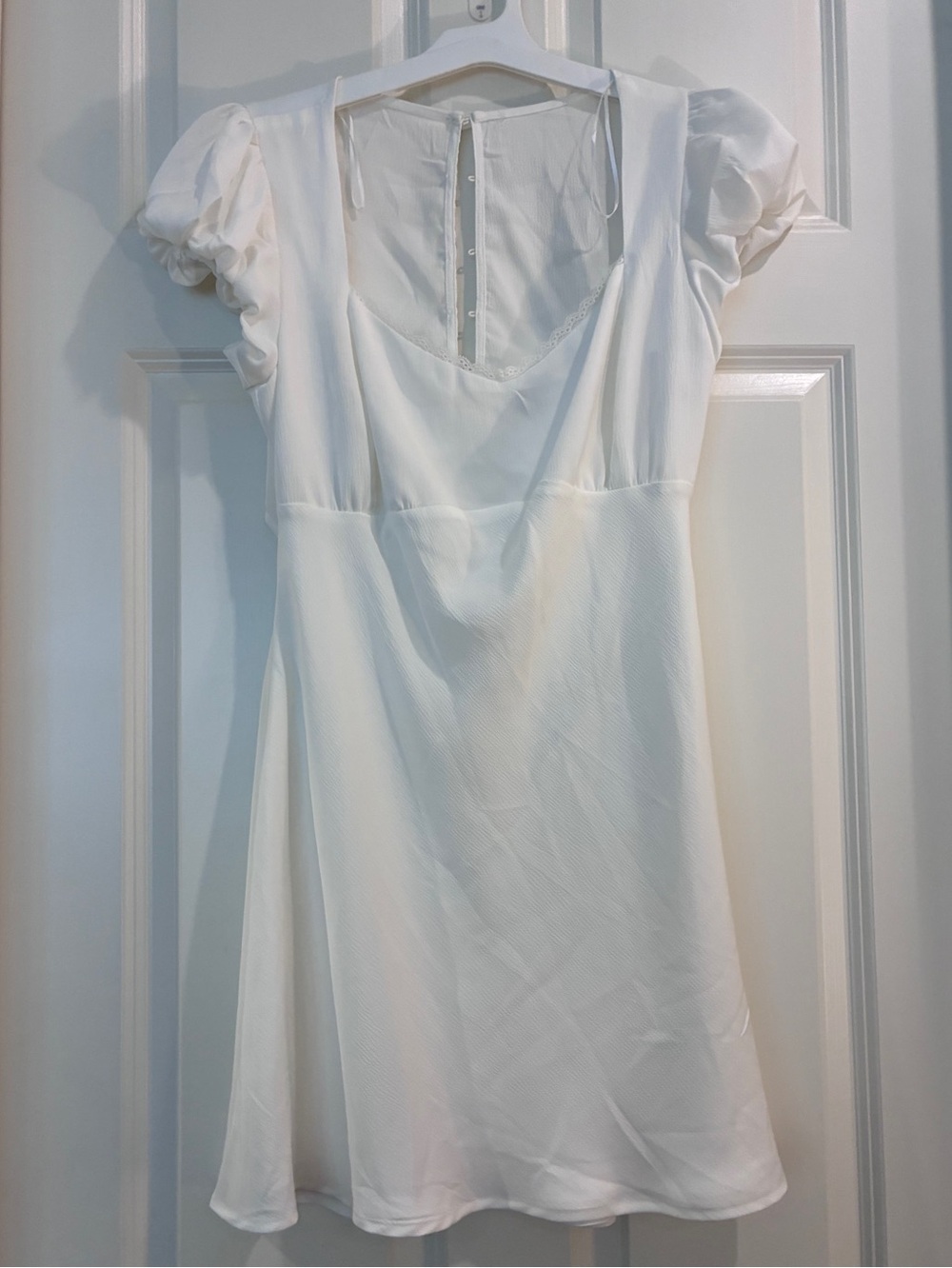 Classic White Puff Sleeve‎ Dress